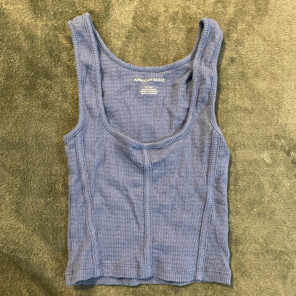 blue american eagle tank
(worn once)
*retail price 30$*